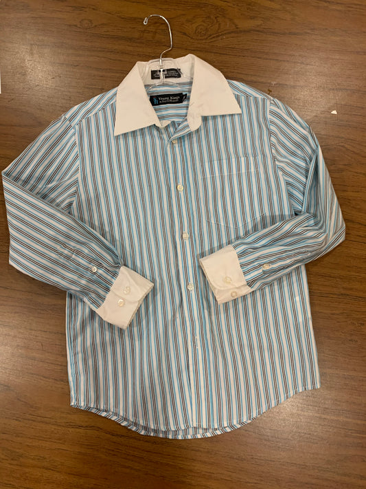 Resale button down boys shirt siz8