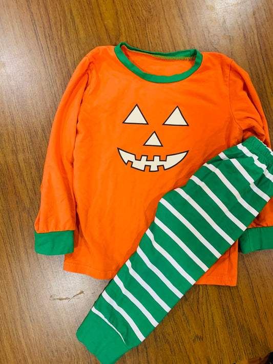 Resale pumpkin 5/6 pj’s